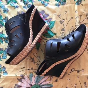 Earthies Setina Black Wedges Sz 7 Great Condition!